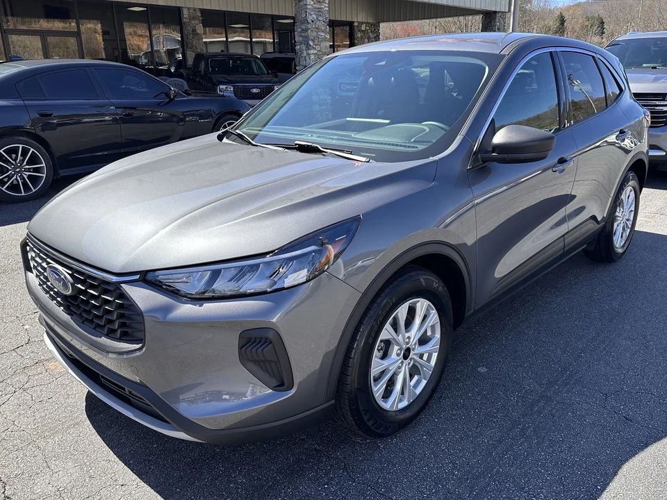 2024 Ford Escape - Image 2 of 31