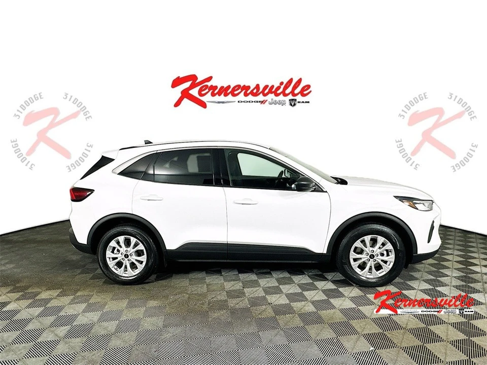 2024 Ford Escape - Image 8 of 21