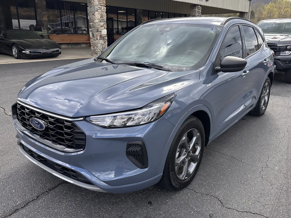 2024 Ford Escape - Image 2 of 31