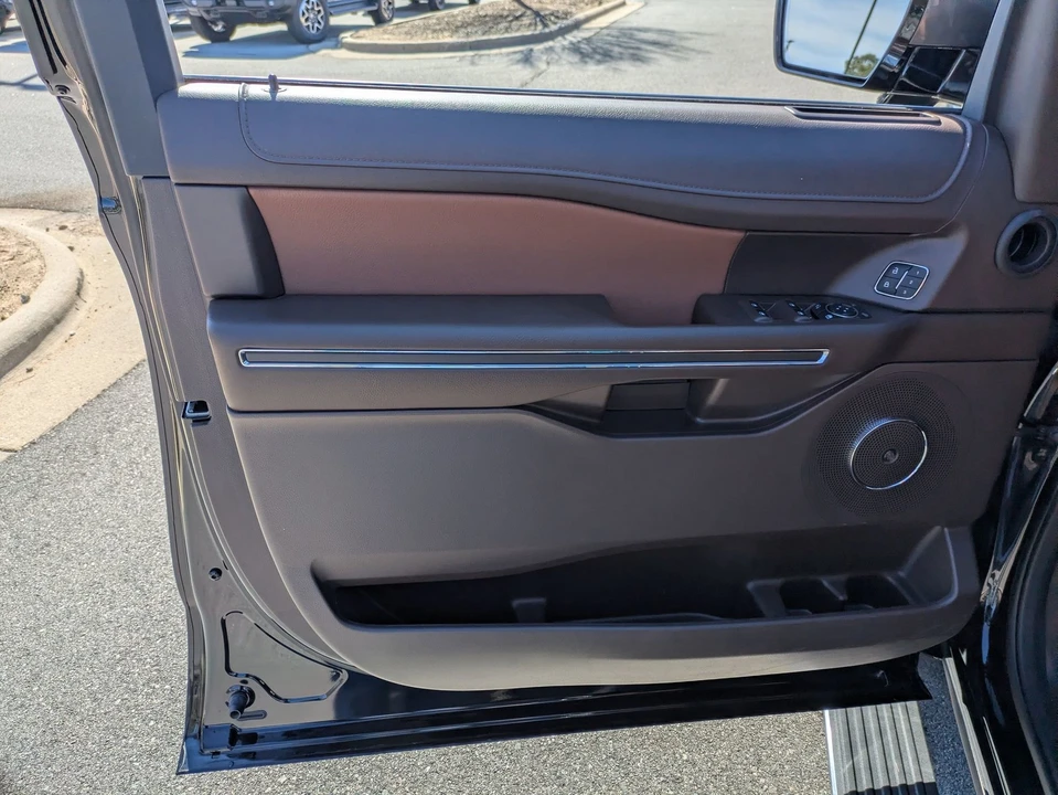 2024 Ford Expedition 4th Gen - Image 16 of 21
