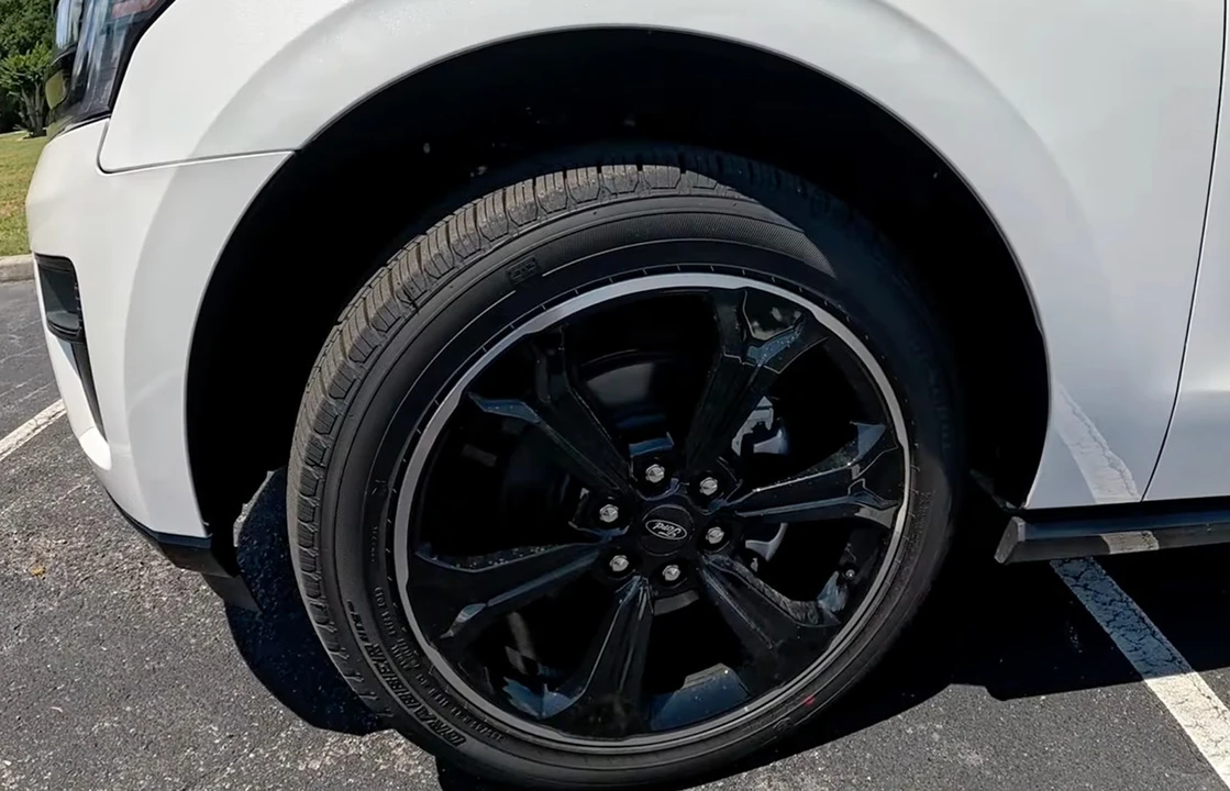 2024 Ford Expedition 4th Gen - Image 8 of 10