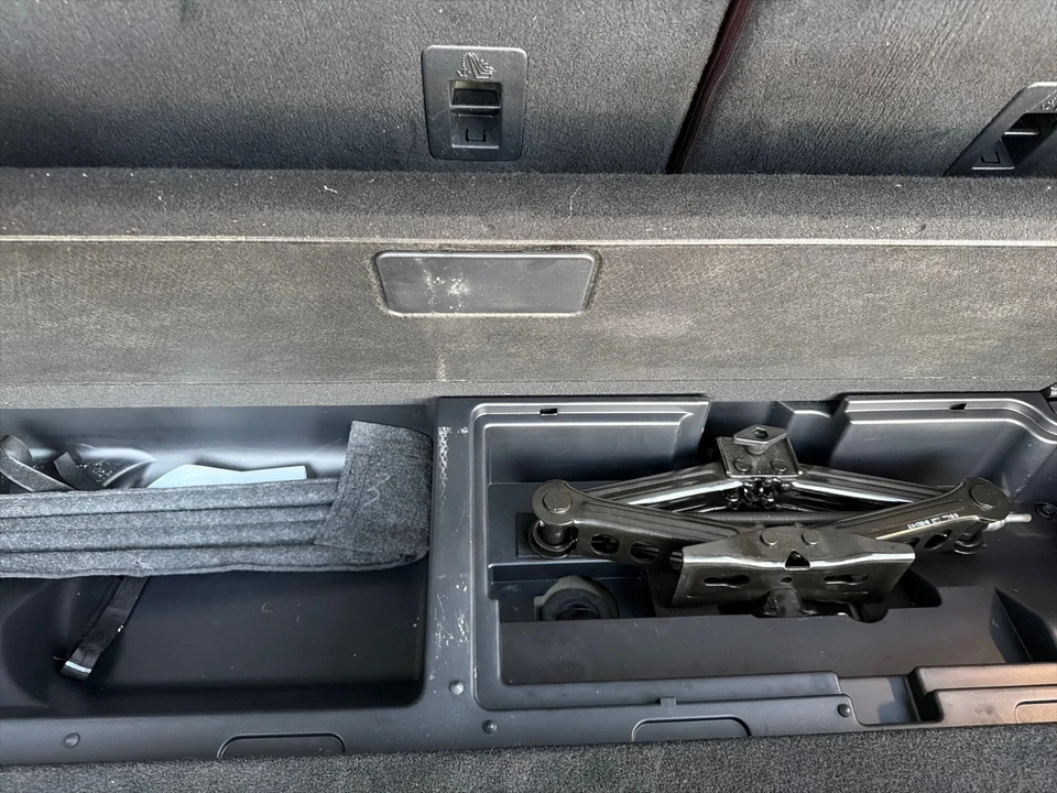 2024 Ford Expedition 4th Gen - Image 13 of 21