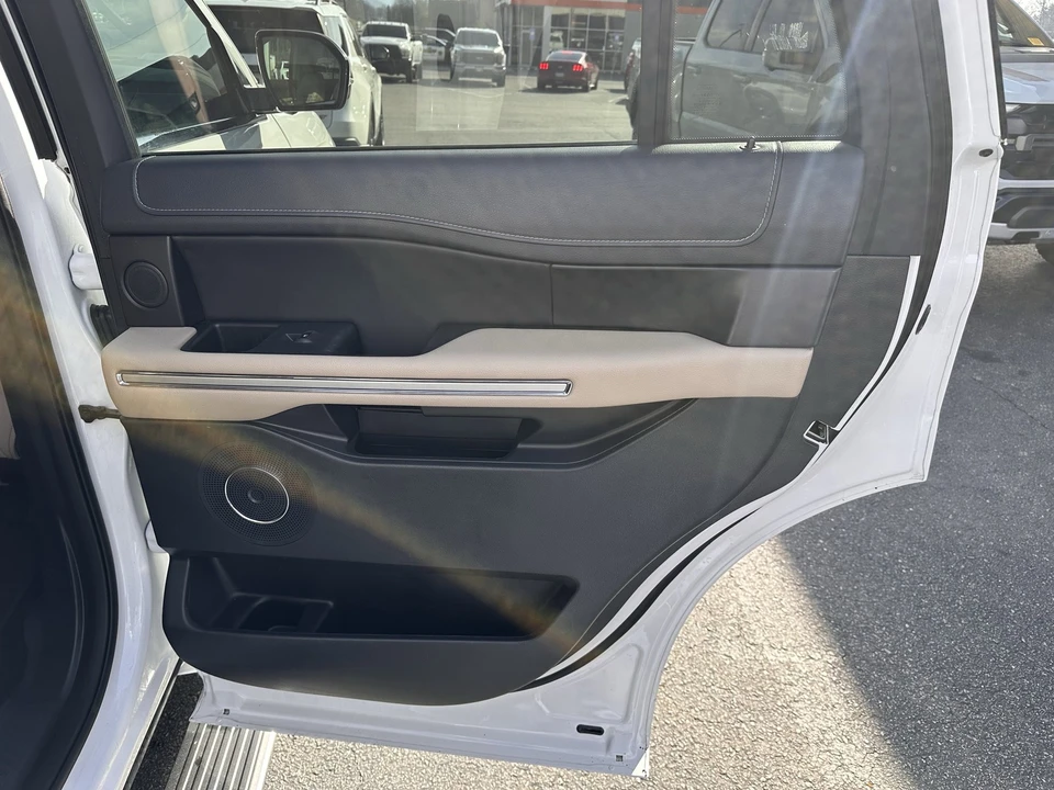 2024 Ford Expedition 4th Gen - Image 17 of 31