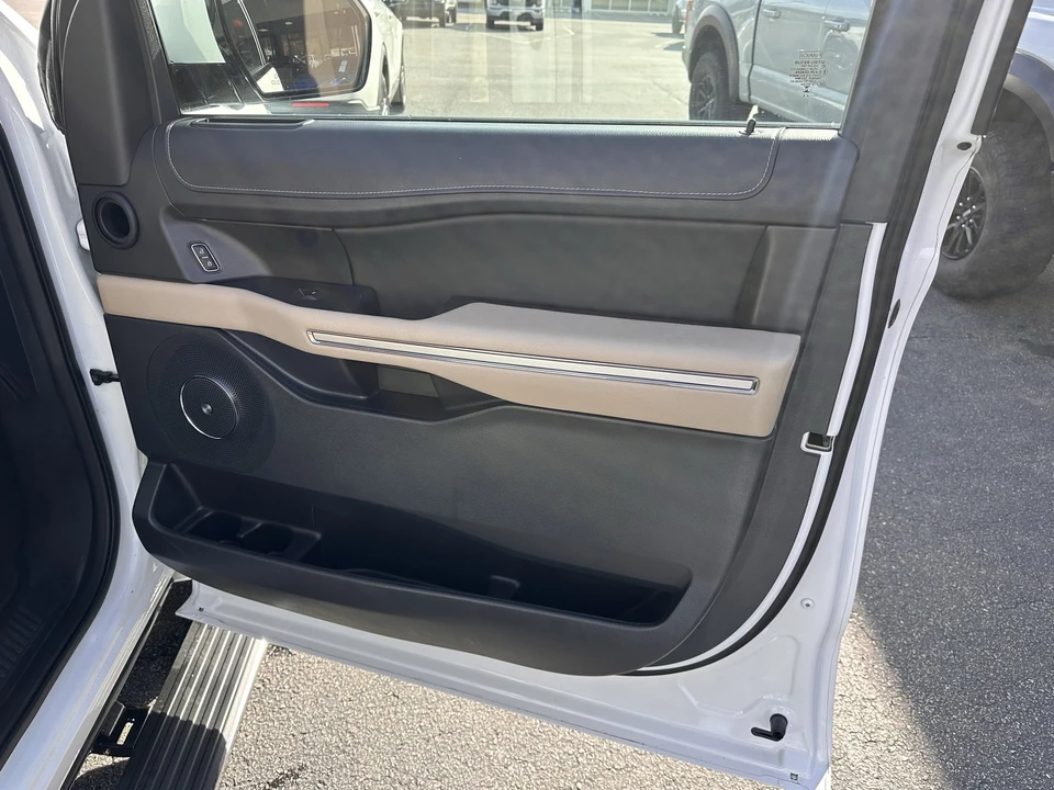 2024 Ford Expedition 4th Gen - Image 14 of 31