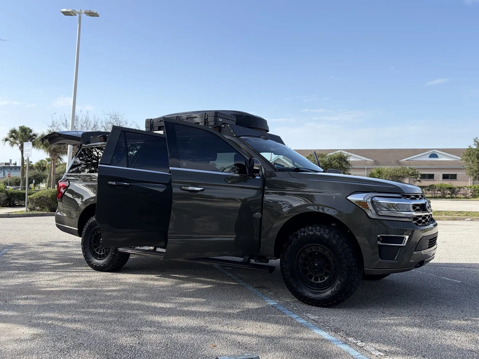 2024 Ford Expedition 4th Gen - Image 28 of 31