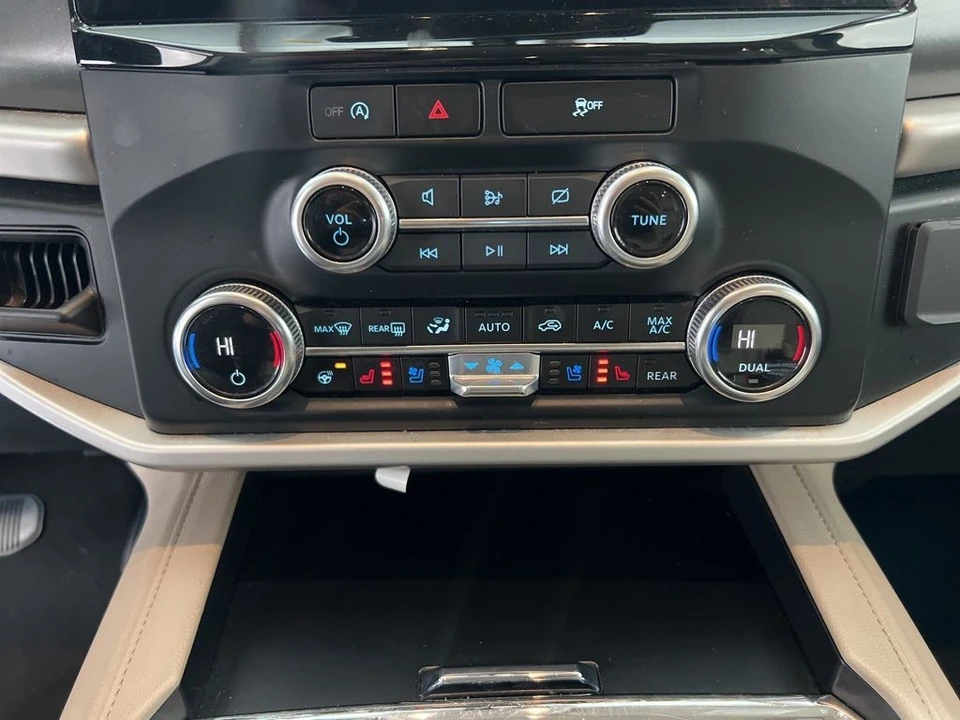 2024 Ford Expedition 4th Gen - Image 17 of 21