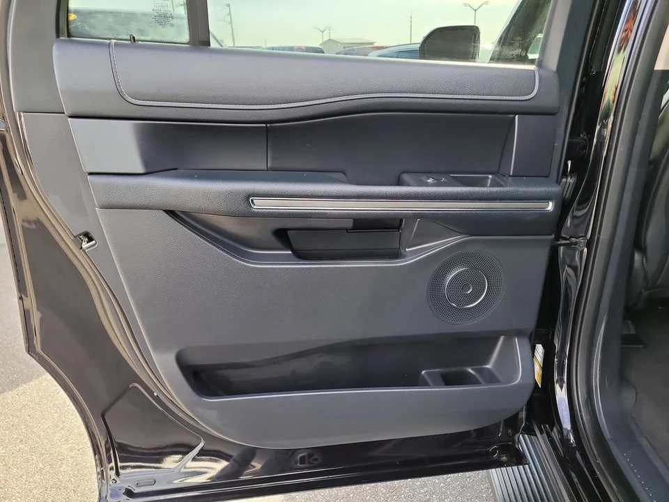2024 Ford Expedition 5th Gen - Image 11 of 12