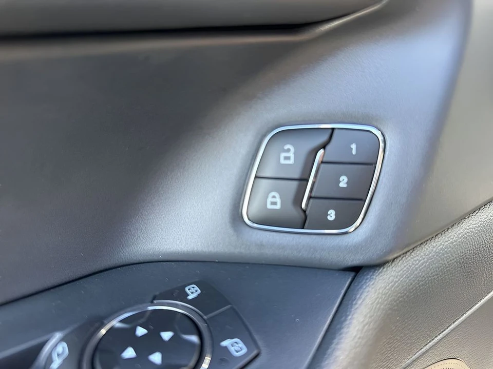 2024 Ford Expedition 5th Gen - Image 11 of 12