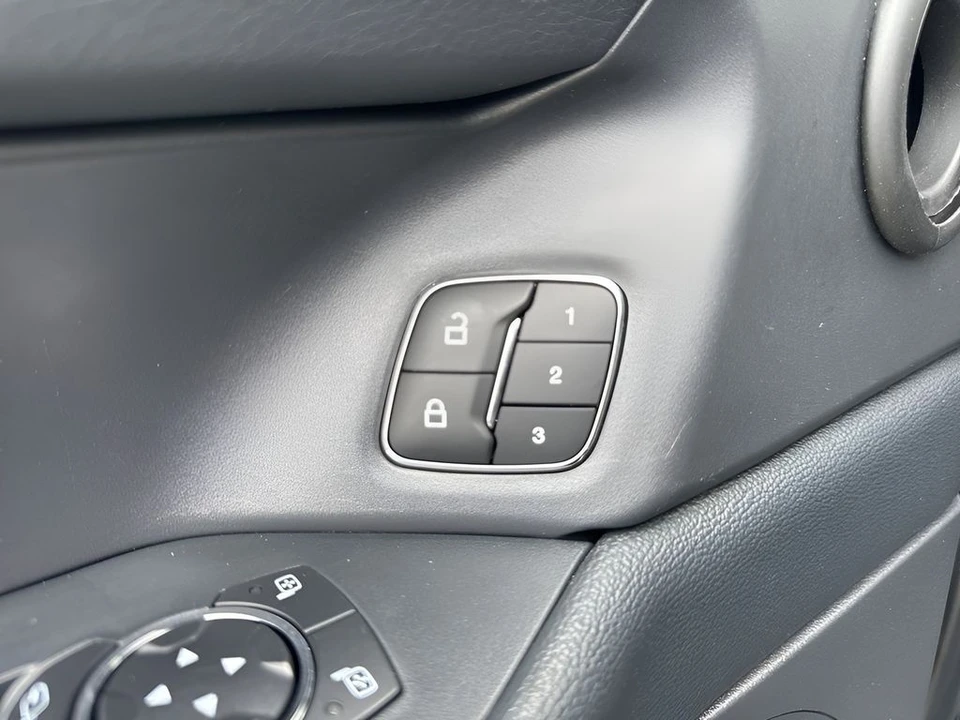 2024 Ford Expedition 5th Gen - Image 11 of 12