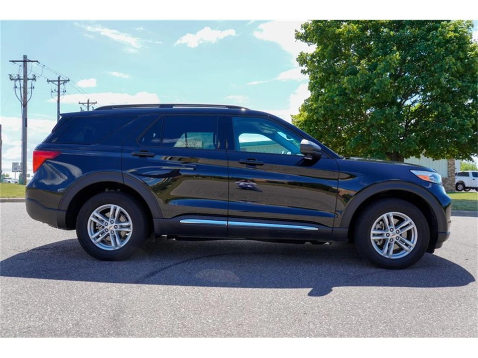 2024 Ford Explorer 6th Gen - Image 2 of 31