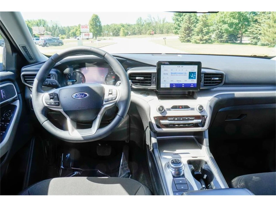 2024 Ford Explorer 6th Gen - Image 12 of 31