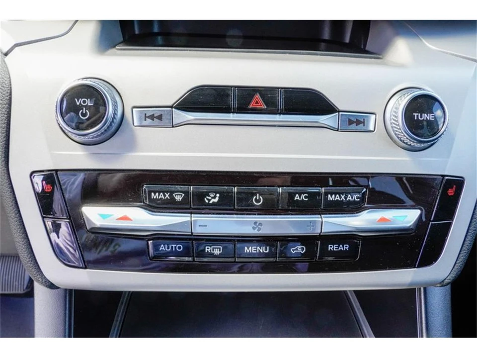 2024 Ford Explorer 6th Gen - Image 18 of 31