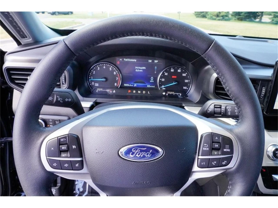 2024 Ford Explorer 6th Gen - Image 14 of 31