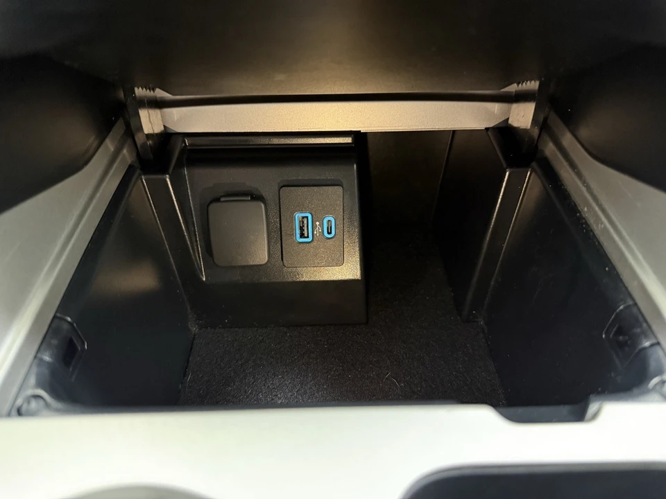 2024 Ford Explorer 6th Gen - Image 21 of 21