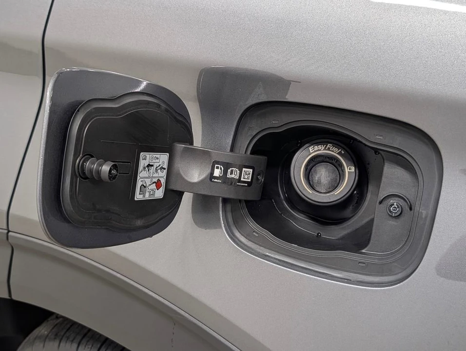 2024 Ford Explorer 6th Gen - Image 23 of 31