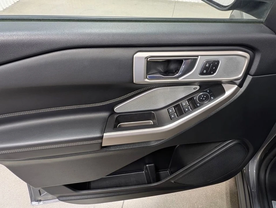 2024 Ford Explorer 6th Gen - Image 12 of 31