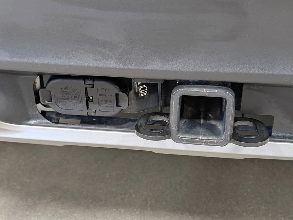 2024 Ford Explorer 6th Gen - Image 24 of 31