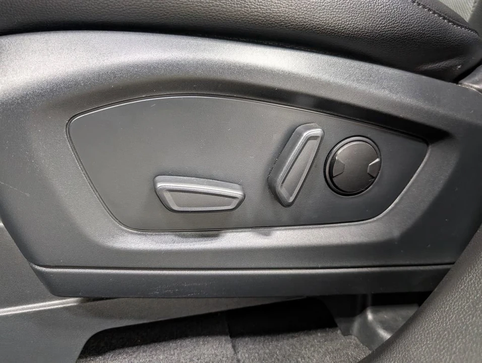 2024 Ford Explorer 6th Gen - Image 13 of 31