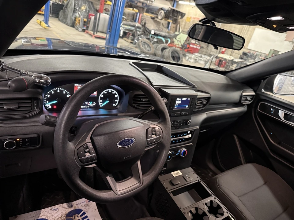 2024 Ford Explorer 6th Gen - Image 10 of 15