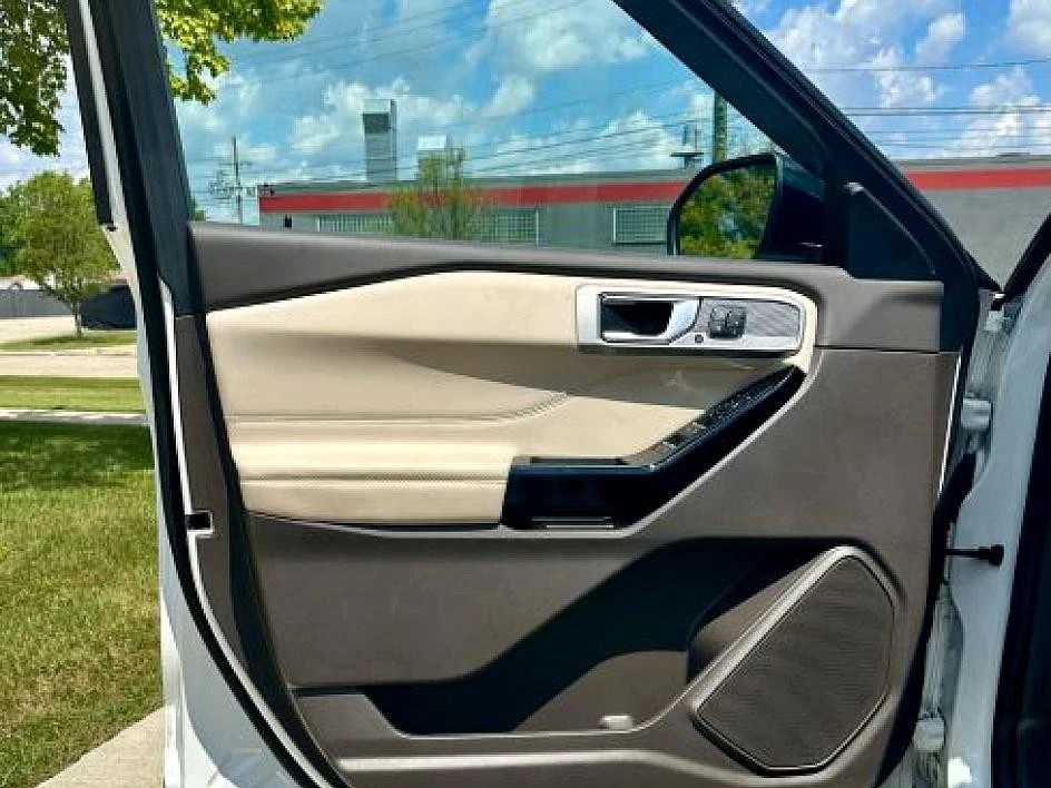 2024 Ford Explorer 6th Gen - Image 9 of 31