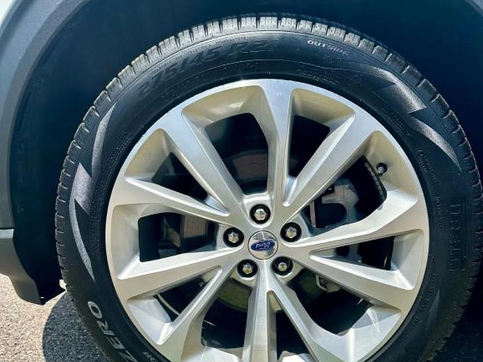 2024 Ford Explorer 6th Gen - Image 16 of 31