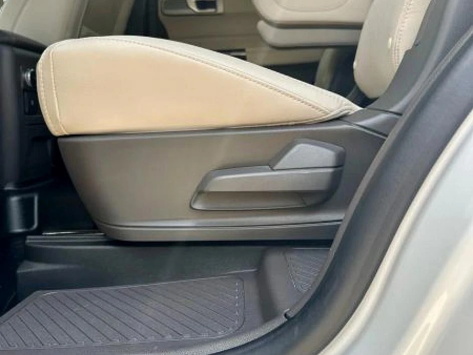 2024 Ford Explorer 6th Gen - Image 27 of 31