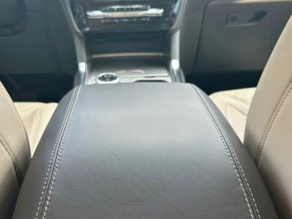 2024 Ford Explorer 6th Gen - Image 25 of 31