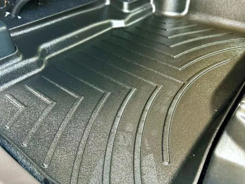 2024 Ford Explorer 6th Gen - Image 28 of 31