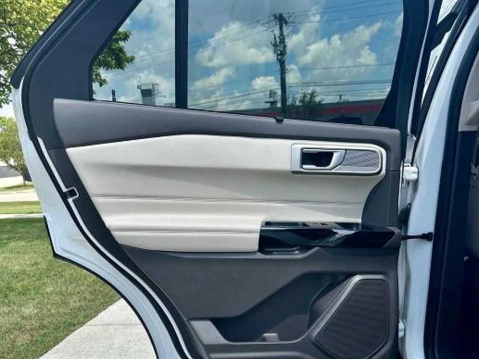 2024 Ford Explorer 6th Gen - Image 26 of 31