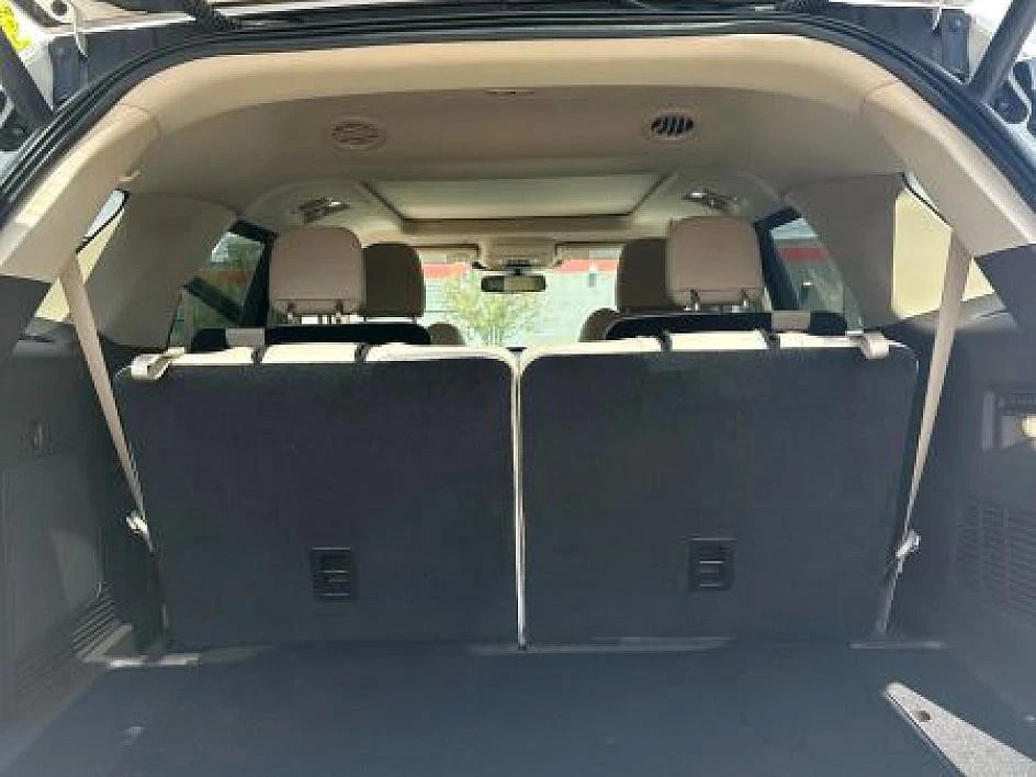 2024 Ford Explorer 6th Gen - Image 18 of 31