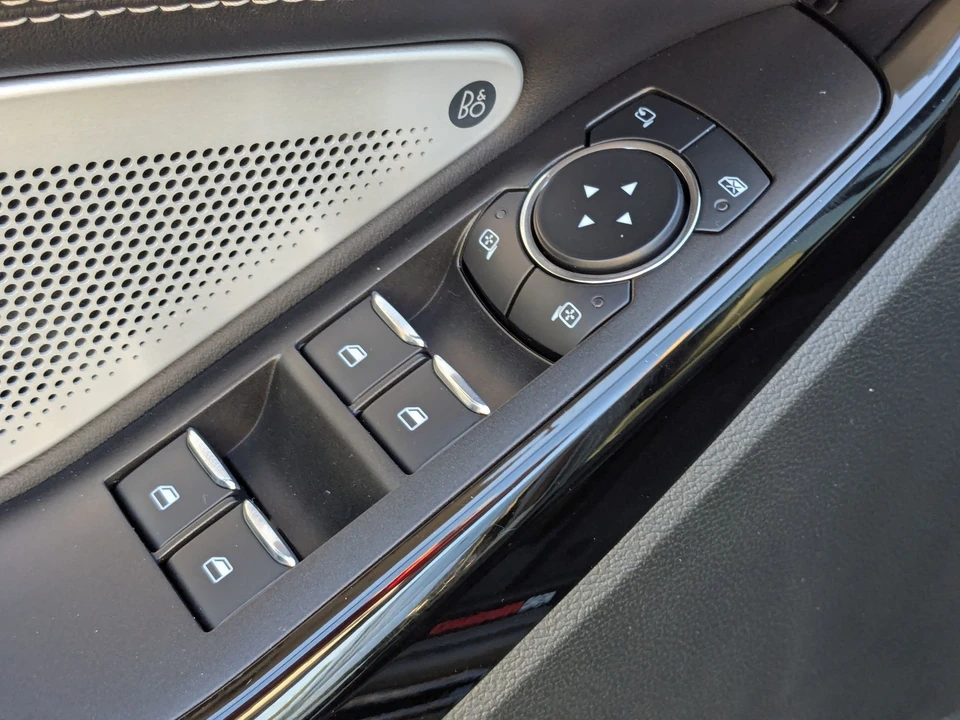 2024 Ford Explorer 6th Gen - Image 14 of 31