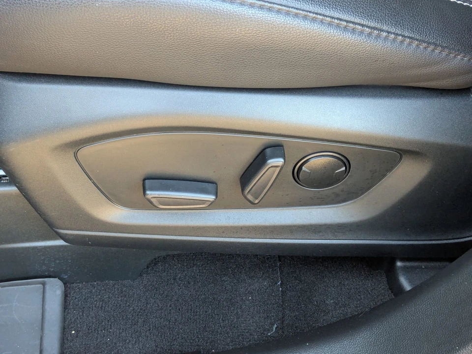 2024 Ford Explorer 6th Gen - Image 16 of 21