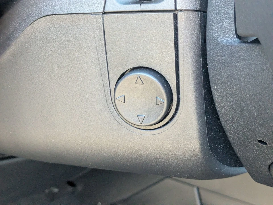2024 Ford Explorer 6th Gen - Image 18 of 31