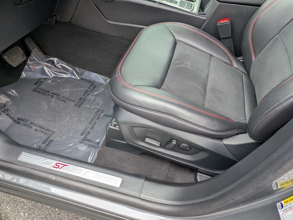 2024 Ford Explorer 6th Gen - Image 14 of 21
