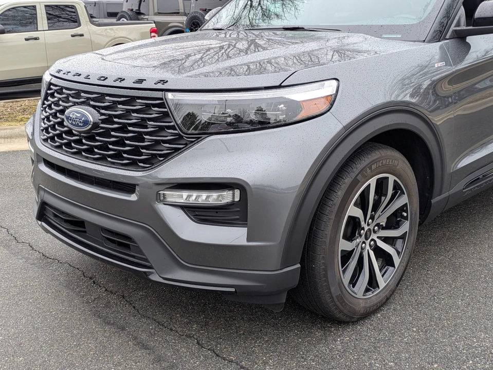 2024 Ford Explorer 6th Gen - Image 10 of 21