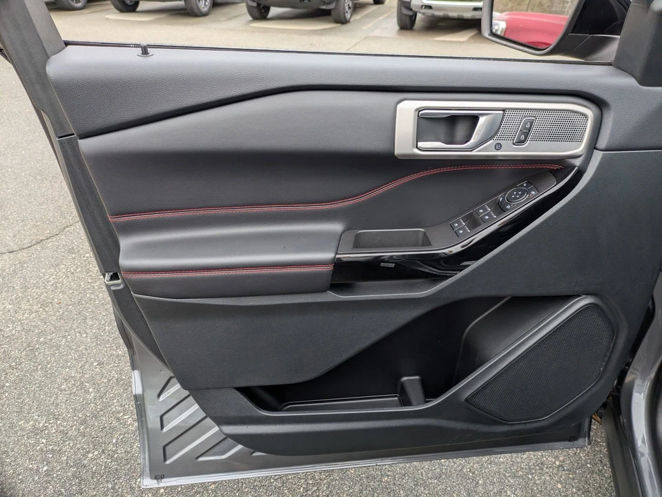 2024 Ford Explorer 6th Gen - Image 16 of 21