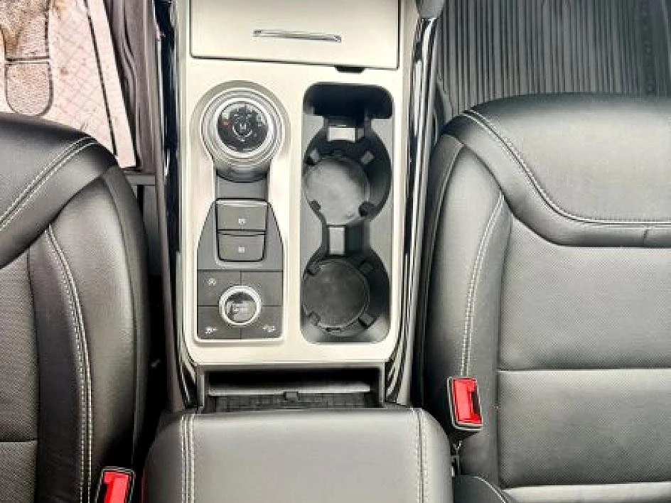 2024 Ford Explorer 6th Gen - Image 14 of 21