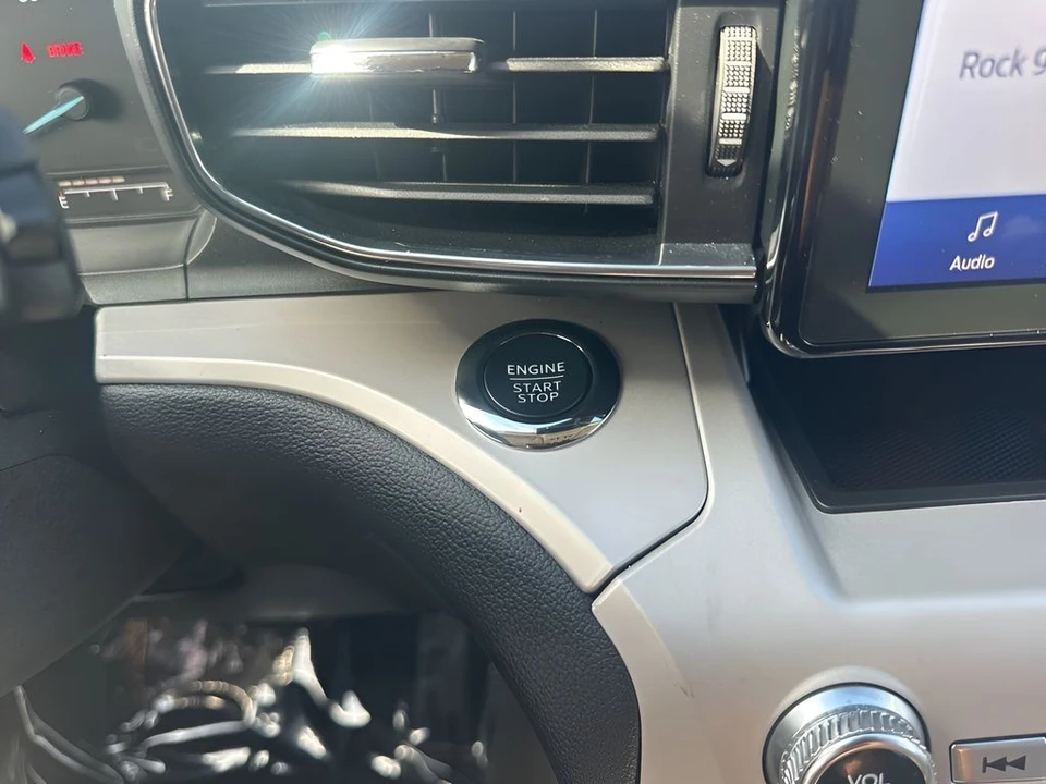 2024 Ford Explorer 6th Gen - Image 22 of 31