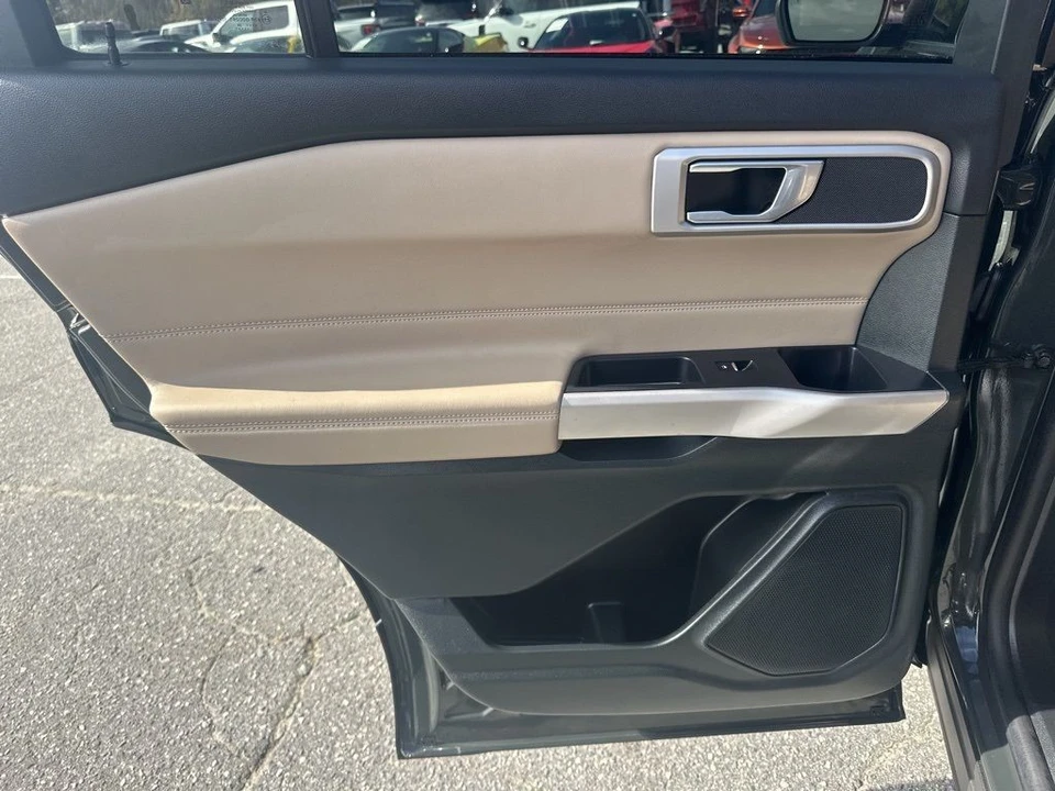 2024 Ford Explorer 6th Gen - Image 27 of 31