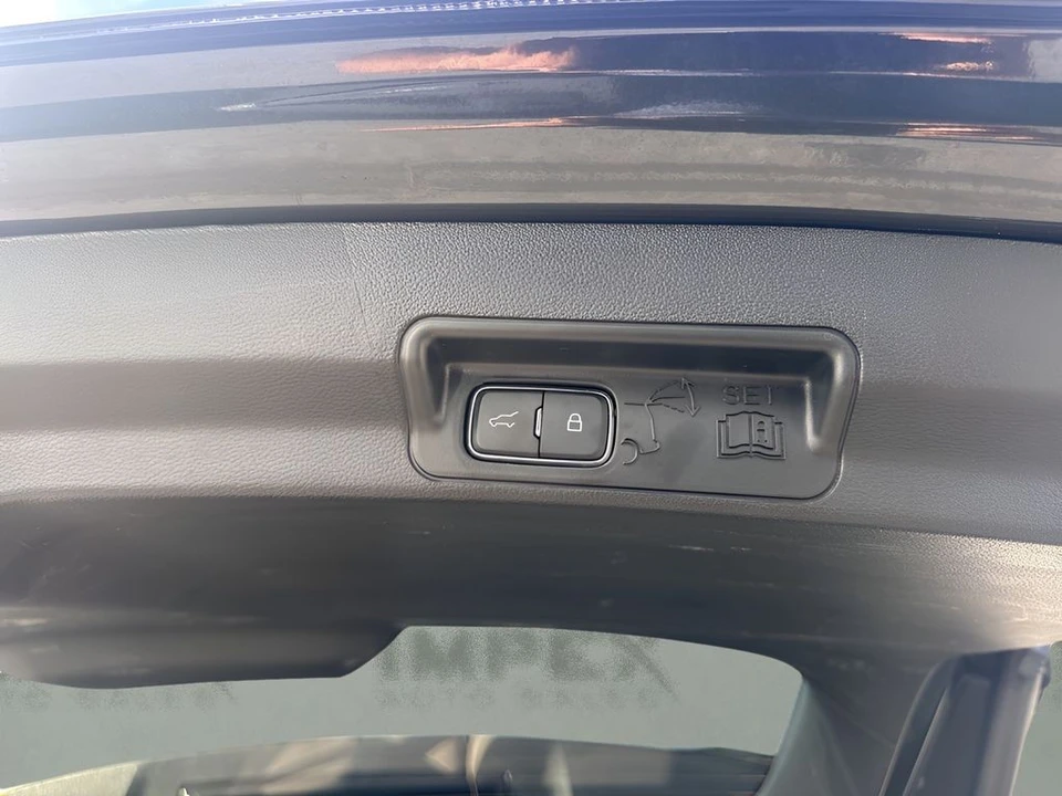 2024 Ford Explorer 6th Gen - Image 29 of 31