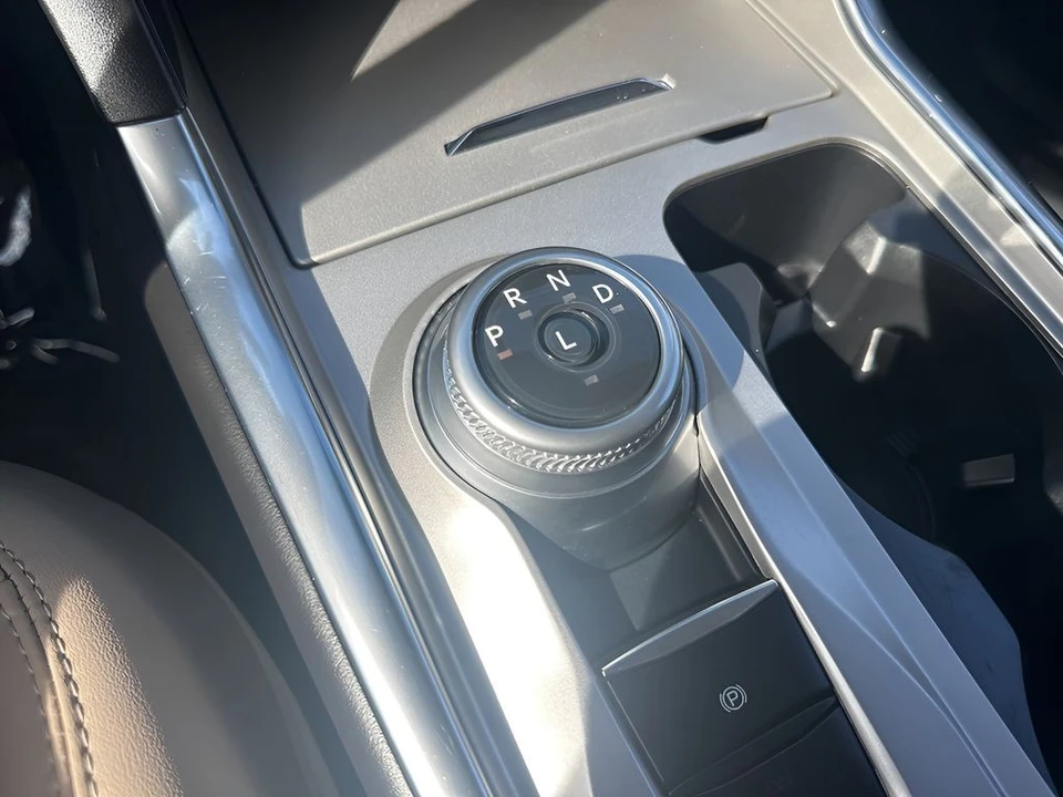 2024 Ford Explorer 6th Gen - Image 17 of 21