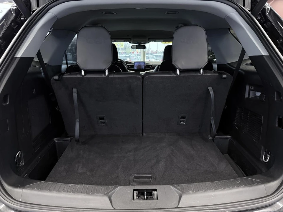 2024 Ford Explorer 6th Gen - Image 23 of 31