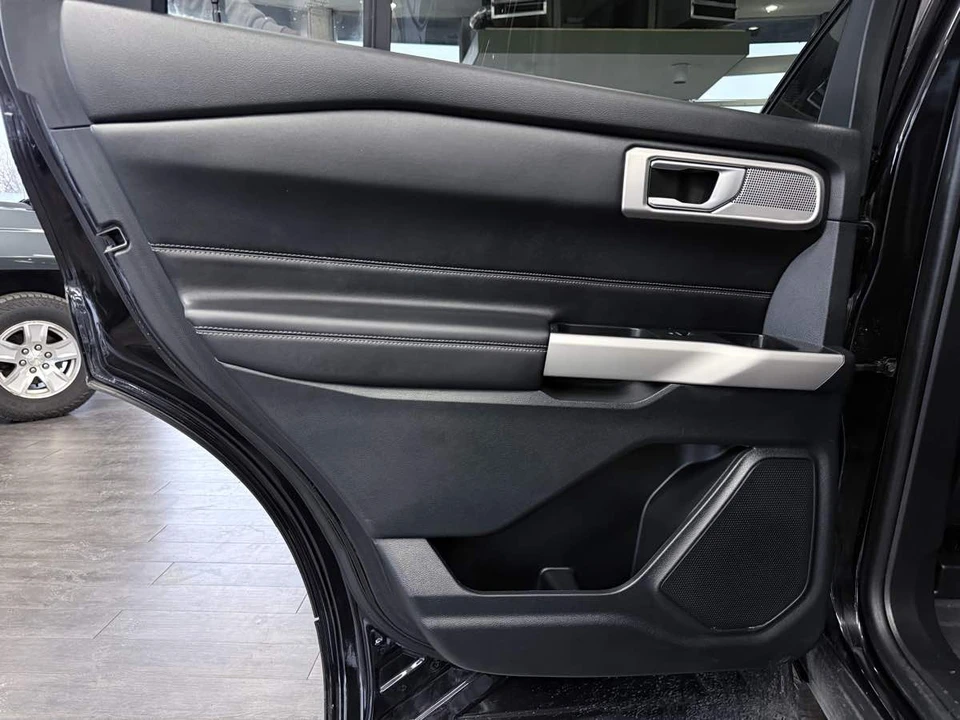 2024 Ford Explorer 6th Gen - Image 28 of 31