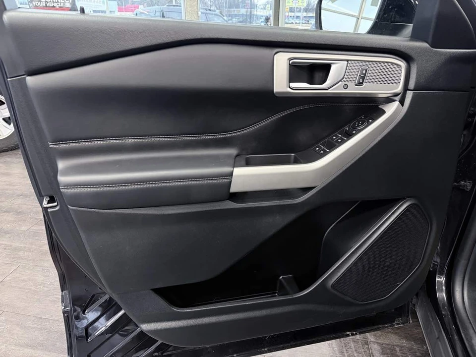 2024 Ford Explorer 6th Gen - Image 25 of 31
