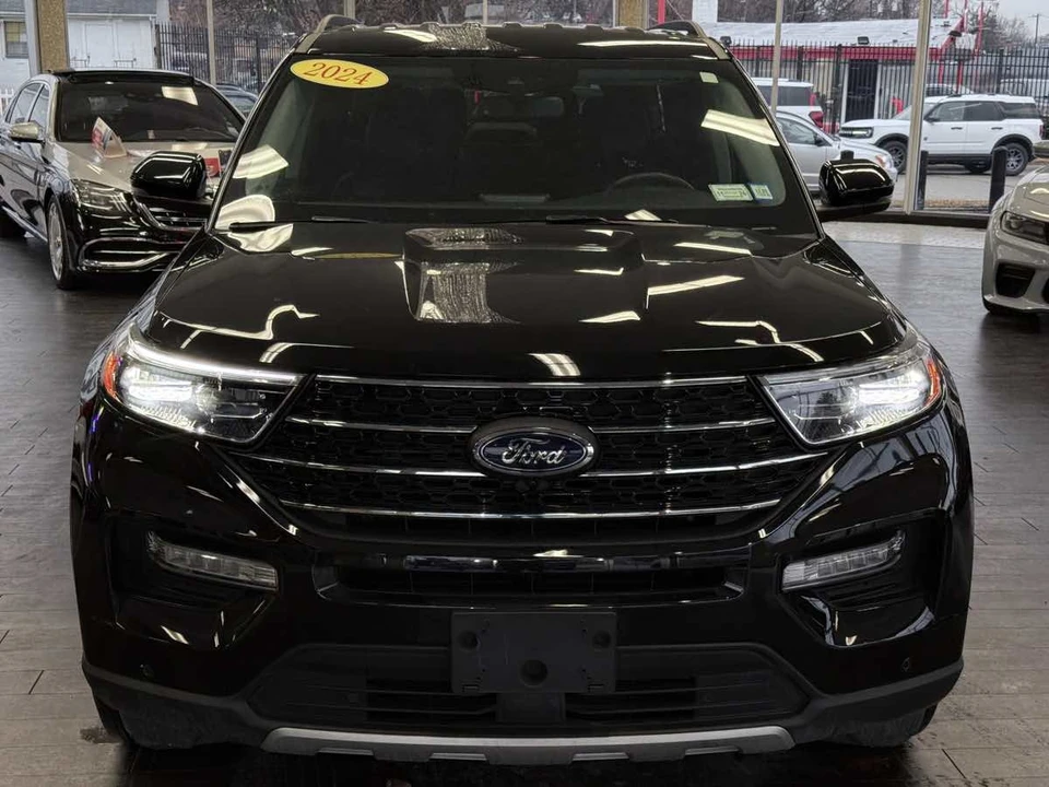 2024 Ford Explorer 6th Gen - Image 3 of 21