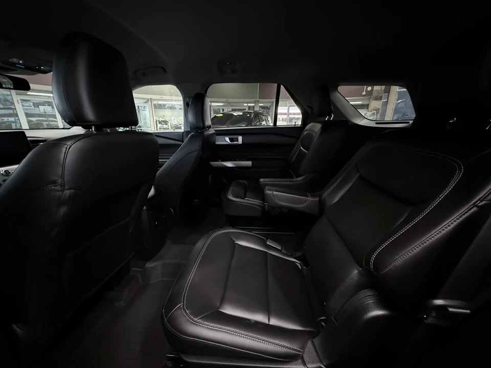 2024 Ford Explorer 6th Gen - Image 26 of 31