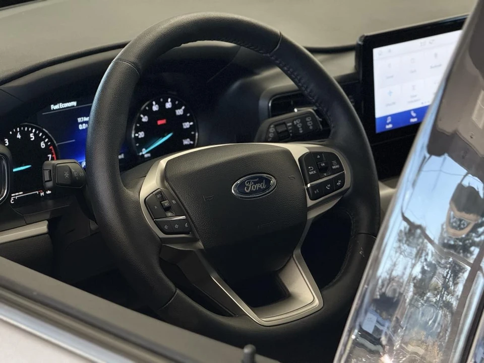 2024 Ford Explorer 6th Gen - Image 20 of 31