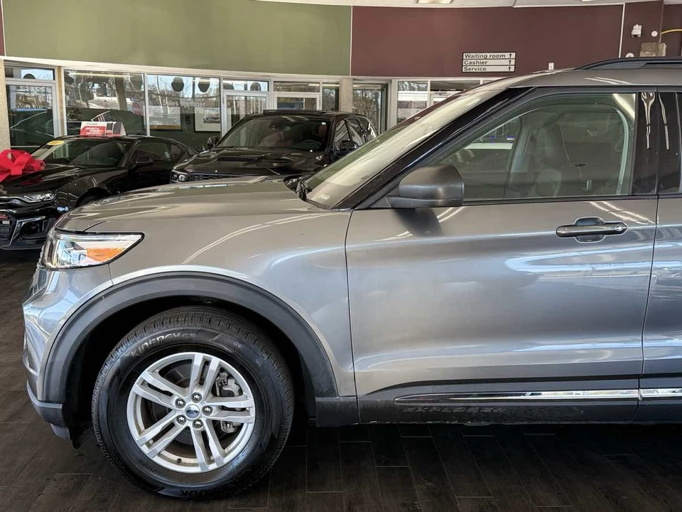 2024 Ford Explorer 6th Gen - Image 7 of 31
