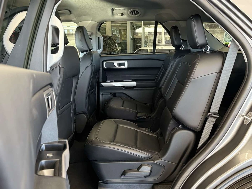 2024 Ford Explorer 6th Gen - Image 24 of 31