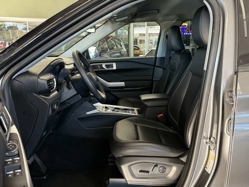 2024 Ford Explorer 6th Gen - Image 22 of 31